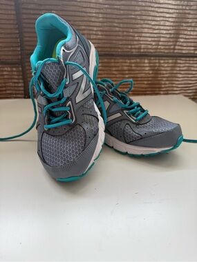 New Balance Teal and Lime Women's Running Shoe (single)